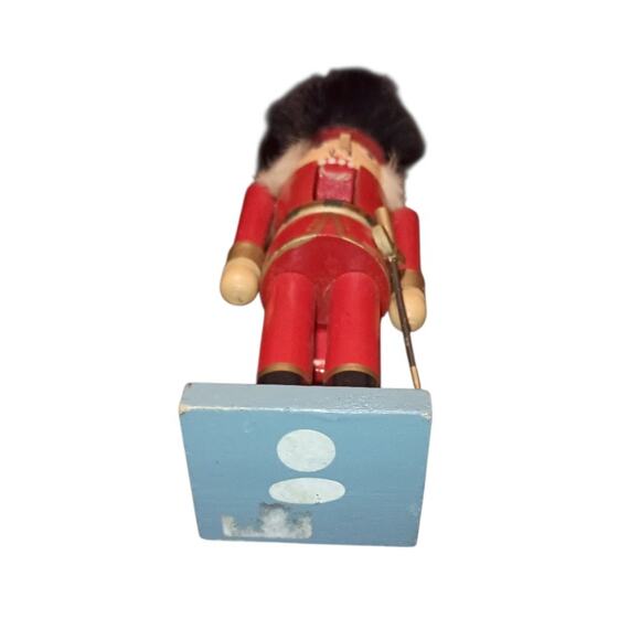 Vintage Erzgebirgische Buckingham Palace Queens Guard German Nutcracker 10” - Picture 5 of 5